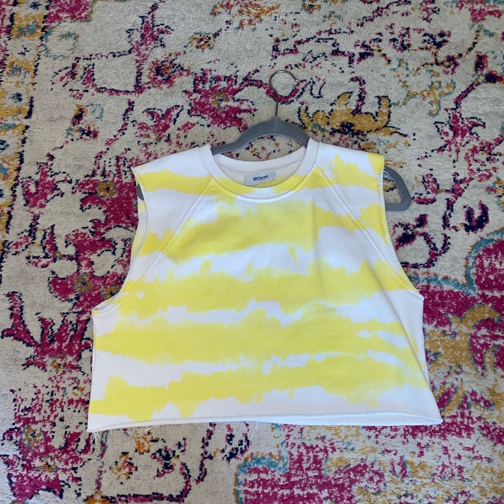 CALI CROP KOCH TOP! so cute on size fits all yellow top